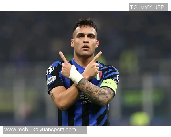 劳塔罗提前归队参与米兰全队合练展现强烈斗志 劳塔罗提前归队参与米兰全队合练展现强烈斗志